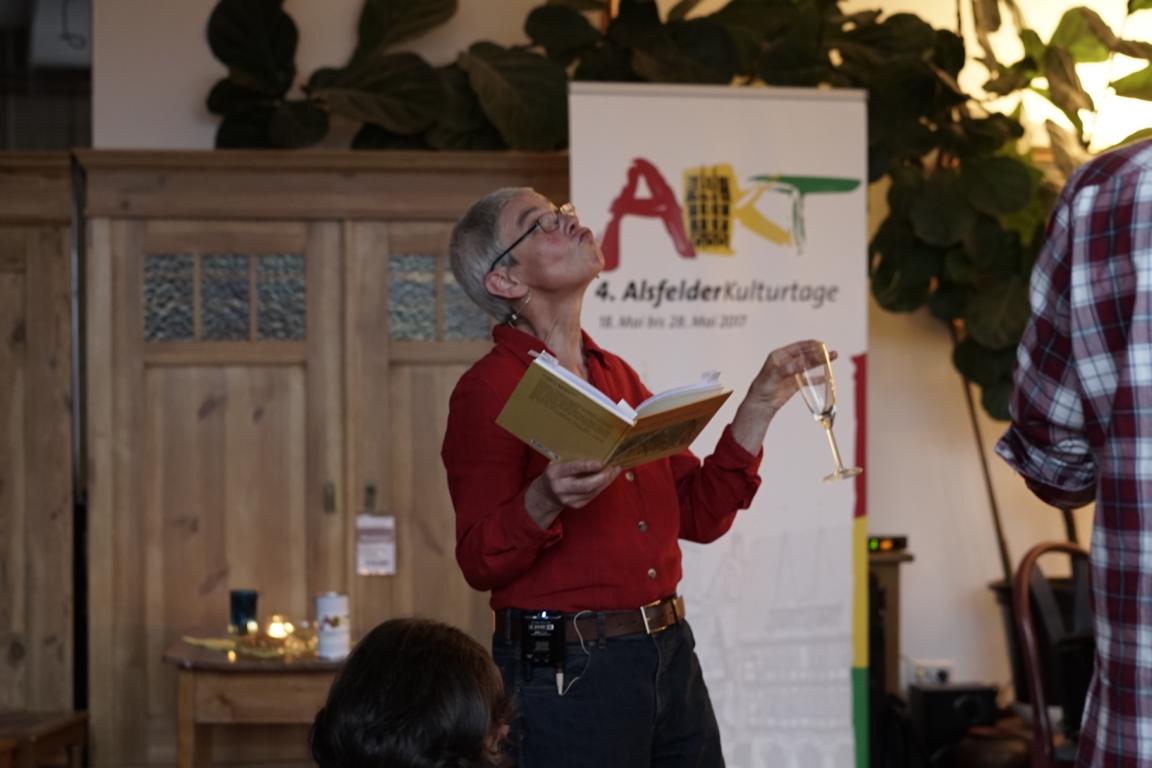 Christiane Schwarze rezitiert 