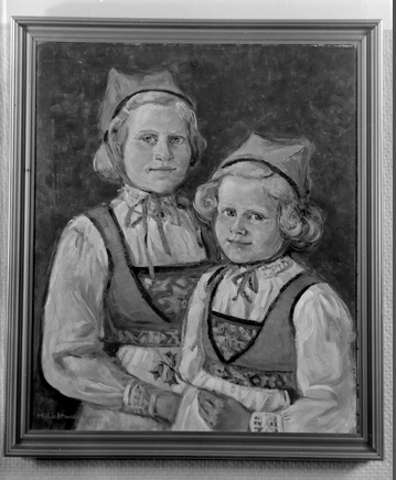 Painting: "Two girls in Hardangerbunad" by Marianne Lichtwald Hallbauer, 1953. DigitalMuseum (Sverresborg Trøndelag Folkemuseum). Foto: Schrøder