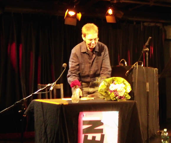 Chris sammelt ihre Blumen ein in Fürth